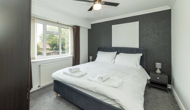 Pass the Keys | Bright House with Smart TV & Home Comforts