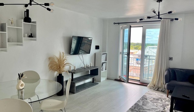 Pass the Keys | Central 2 Bed flat in Edgeware with Parking