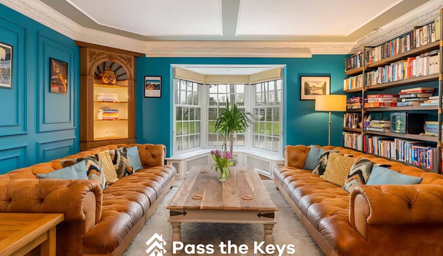 Pass the Keys | Family Friendly Country House with Indoor Pool