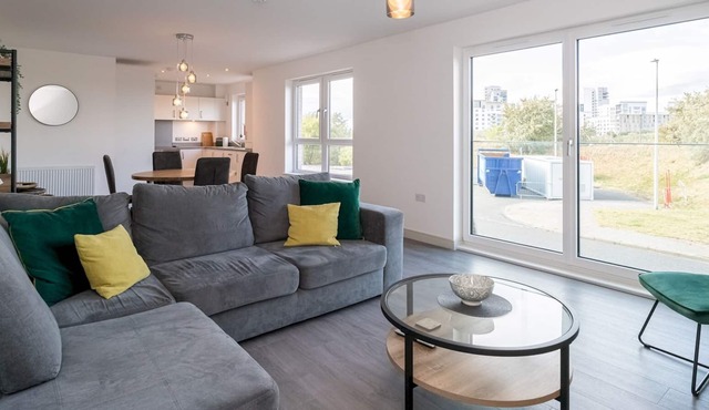 Pass the Keys | Modern 3Bed Flat with Free Parking and Stunning Views