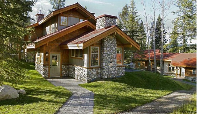 Patricia Lake Bungalows