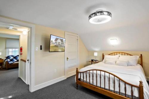 Patty's Place - Private and Convenient EV-Friendly Apartment near Downtown