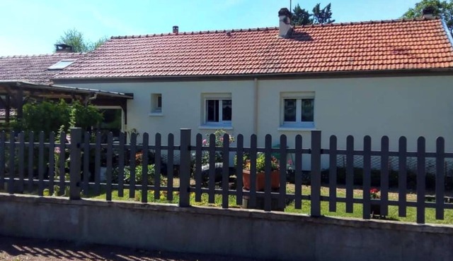 Paule's little house. Gîte* Amilly. Breakfast/romantic options