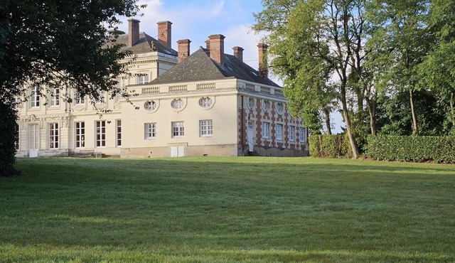 Pavilion in the west wing of Château de Craon - 7 bedrooms - swimming pool and tennis court