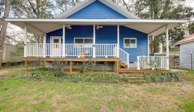 Pavilion & Outdoor Fireplace! Lake Joy Retreat
