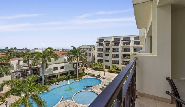 PC410 - Pool View - Perfect for families or group - Close to Palm Beach - 2BR
