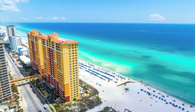 PCB Getaway Gulffront, 2nd Floor, 1 King, 3 full, 1 twin, sofa bed FREE BEACH CHAIRS and umbrella