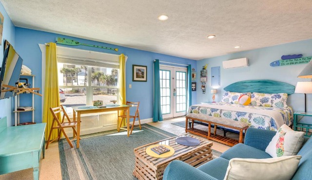 PCB Studio w/Private Patio: Steps to Beach!