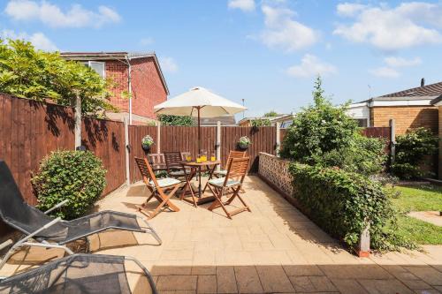 Peaceful 2-Bed Bungalow with Garden and Parking