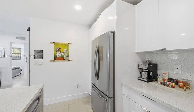 Peaceful 2 bedroom house with yard in sunny Pompano Beach
