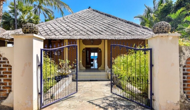 Peaceful 2 Bedroom Beachfront Villa North Bali