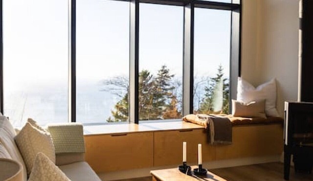 Peaceful 2-Bedroom Coastal Cottage with Hot Tub