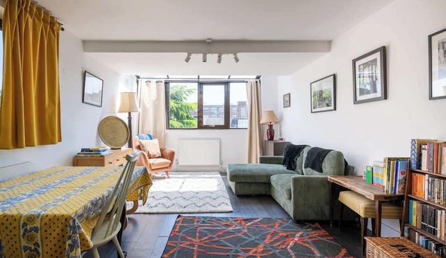 Peaceful 2BDR Escape Near Primrose Hill