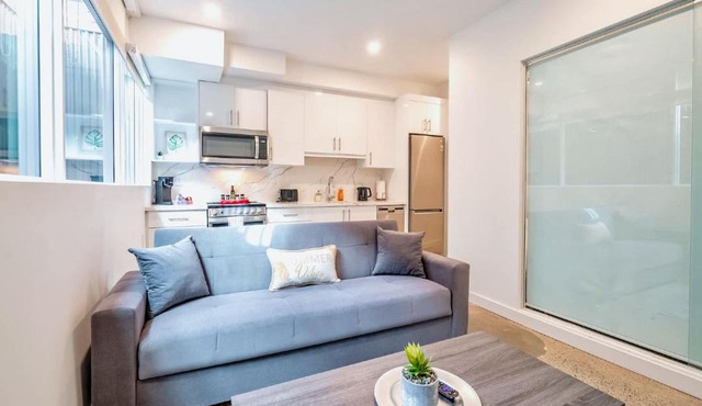 Peaceful 2BR Basement Suite Near Downtown Toronto - The Roland