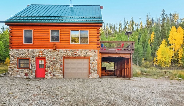 Peaceful 3-bedroom cabin 20 minutes to Winter Park Resort - hot tub, EV charger