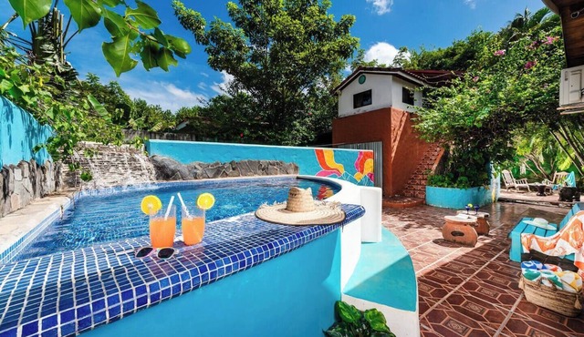 Peaceful 3BR beach retreat w/private pool, fast WiFi, & AC. Walk to Playa Junquillal. Includes detached casita.