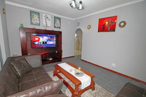 Peaceful 4 Bedroom Flat in Germiston with WI-FI