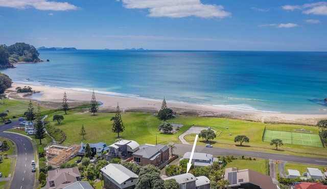 Peaceful 4BR Home with Spa Near Whangamata