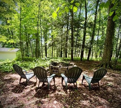 Peaceful 5-Acre Family Retreat with King Bed