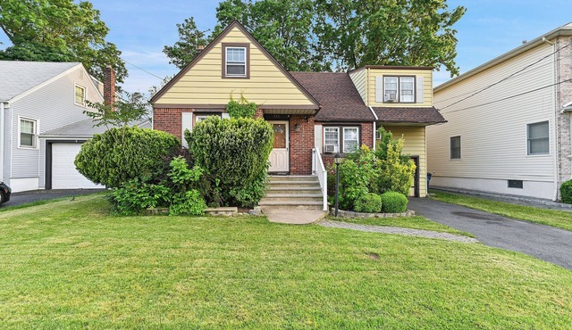 Peaceful 5-bedroom house with AC in welcoming Hackensack