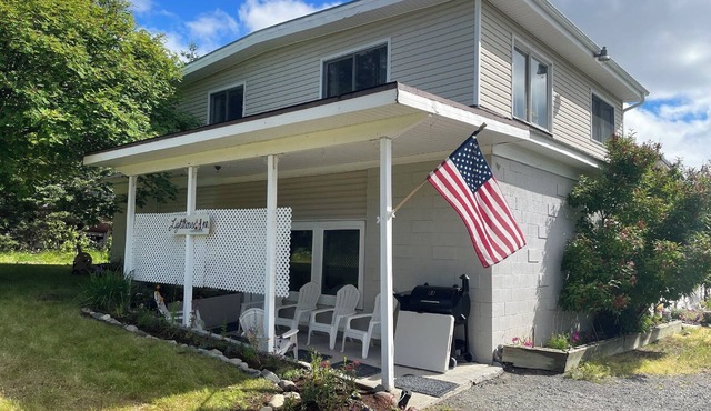 Peaceful Acres Roomy Triplex - Lighthouse Inn