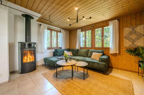 Peaceful Alpine Hideaway - Hot Tub & Terrace