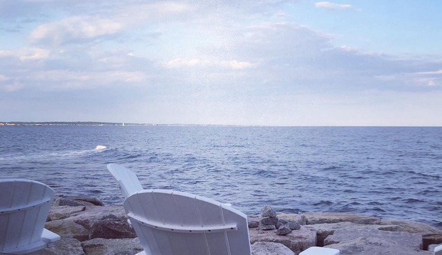 Peaceful Beach Cottage - 10 minute walk to Scarborough Beach, Narragansett