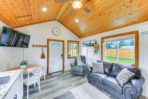 Peaceful Bonners Ferry Cabin w/Deck & Mtn Views!