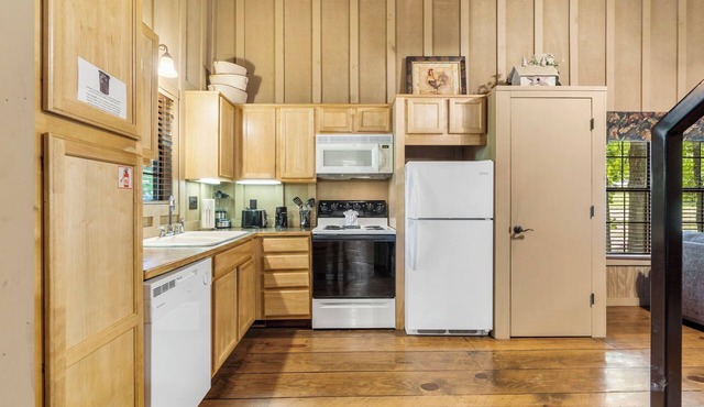 Peaceful Branson Cabin Sleeps 6