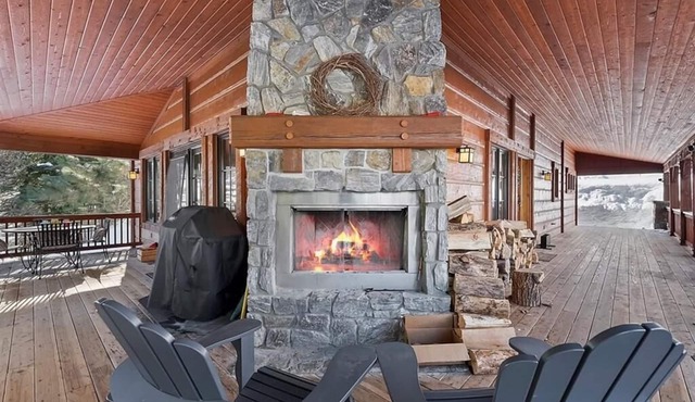 Peaceful Cabin with a hot tub and outdoor fireplace. Ski in ski out property.