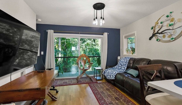 Peaceful, centrally located condo in Magnolia