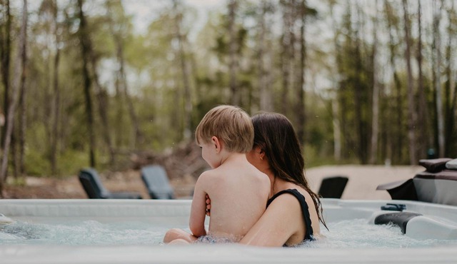 Peaceful Chalet Tremblant, hot tub lakes & Kayaks
