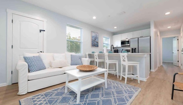 Peaceful coastal Condo - walk to the beach!