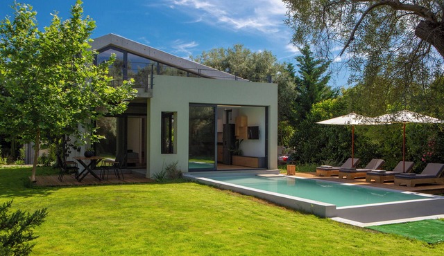 Peaceful Cosy Modern villa w/t private pool,close to town & beach