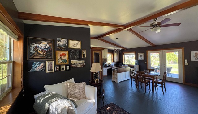 Peaceful Countryside Stay with Scenic Views- 5 minutes to Jacksonville