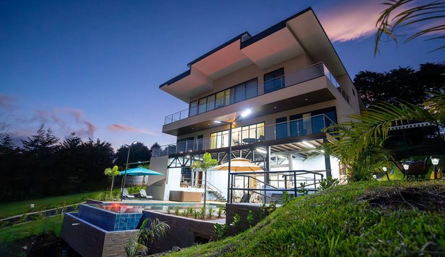 Peaceful and Quiet Vacation house, Mountain view and Birds Paradise