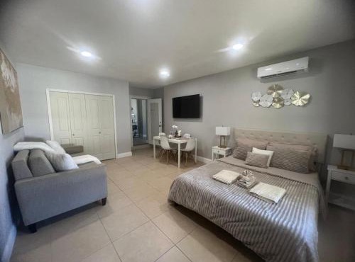 Peaceful Florida Studio