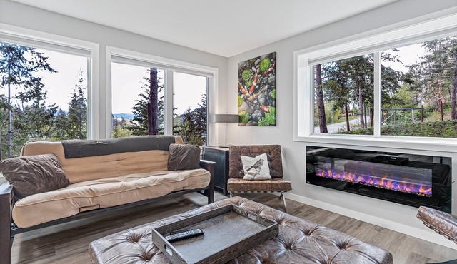 Peaceful Forest Suite with Lake Views and Hiking!