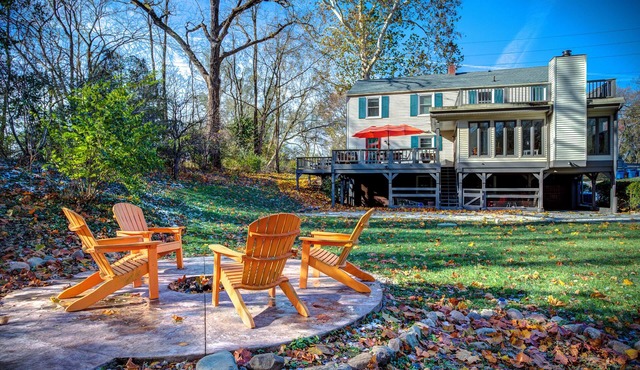 Peaceful Getaway Scenic Park & River Views in the heart of Broad Ripple Village!