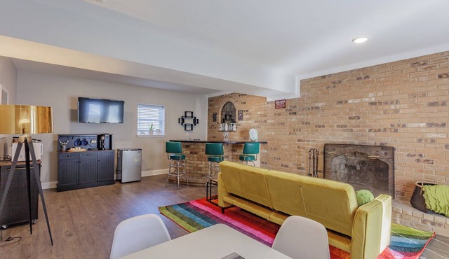 Peaceful guest suite just 15 mins from downtown