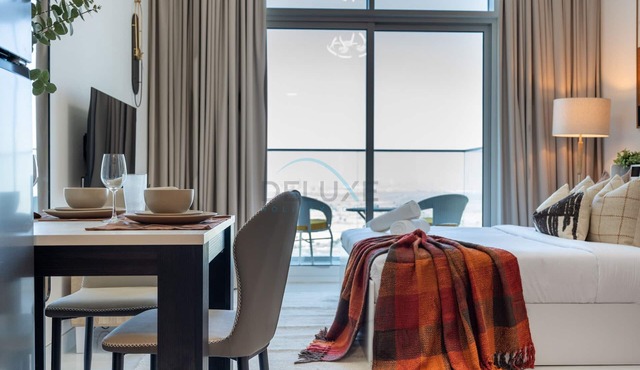 Peaceful High-Rise Studio Overlooking Miracle Garden, Skyz by Danube, Arjan