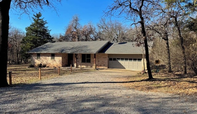 Peaceful Home Between Edmond & Guthrie + Minutes Away From I35 & Lazy E Arena
