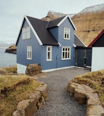 Peaceful Home with Ocean Views in Elduvík
