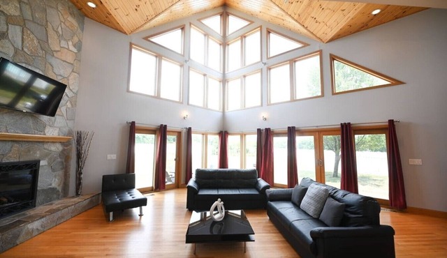 Peaceful house with 5 bedrooms & pool