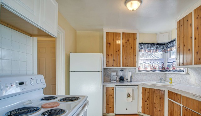 Peaceful Klamath Falls Home w/Large Fenced Yard!
