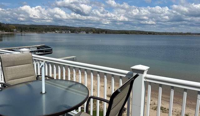 Peaceful lake front condo