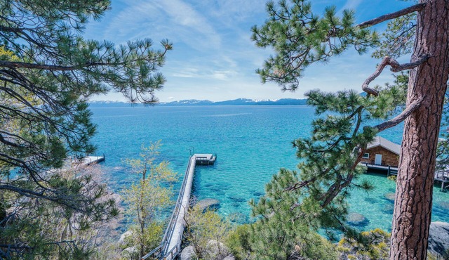 Peaceful Lakefront Home with Gorgeous Lakeviews and Hottub, Lake St. Lakefront by Tahoe Time VR