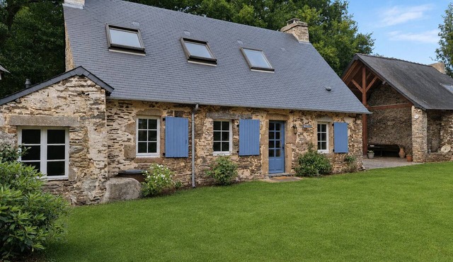 Peaceful Mayenne Cottage with Private Pool & Walking Trails in the Mayenne