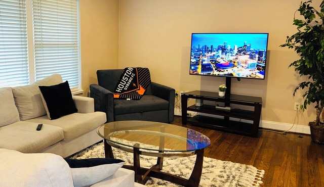 Peaceful/Modern 2-bedroom house with AC in vibrant East Houston