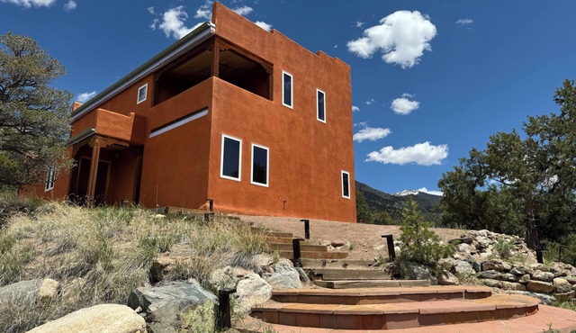 Peaceful Mountain Retreat Home-Beautiful Views, Steam Shower